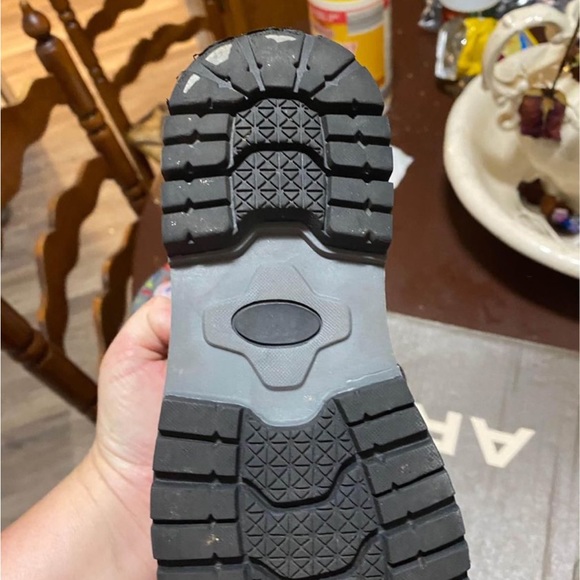 Boys boots size 3 worn a handful of times still basically new - Picture 2 of 3